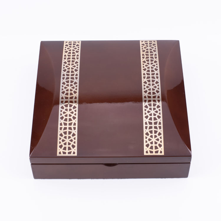 KSA人気のゴールデンナツメヤシ木箱