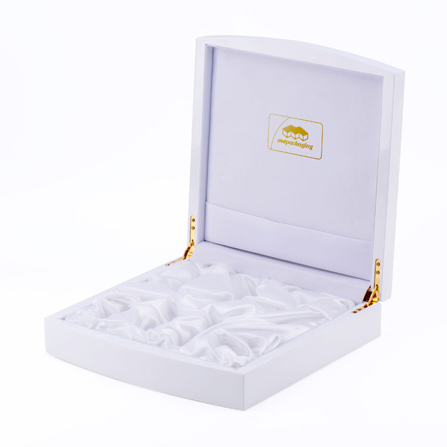 白い絶妙な湾曲したフリップトップペイント香水木製ボックスパッケージギフトボックスのカスタマイズのクラシックでファッショナブルなオリエンタルスタイルコレクション