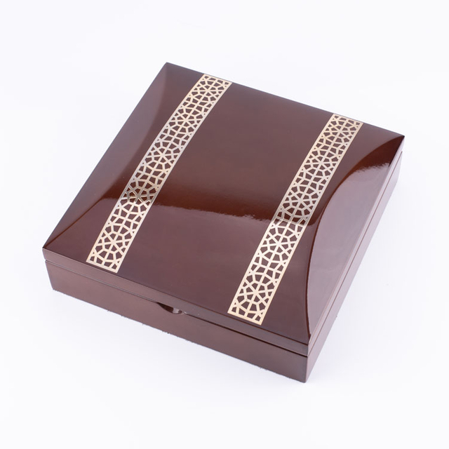 KSA人気のゴールデンナツメヤシ木箱