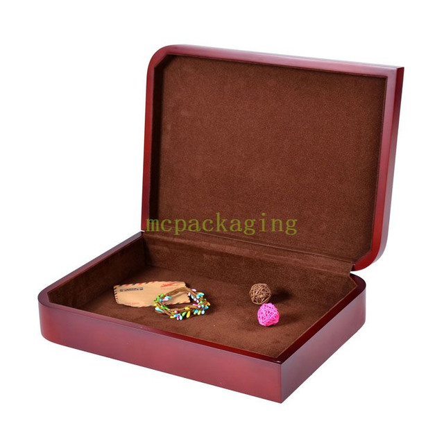 エレガントな木製のエンボス付きギフトボックス