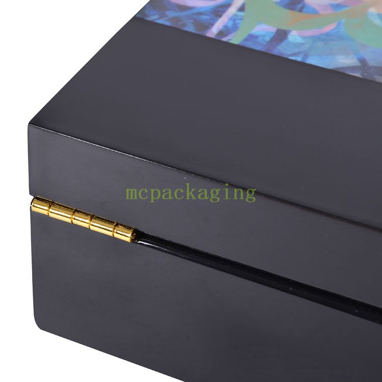 Ksa RiyadhシーズンCarrefour Ra​​madan Box 2023 RamadanギフトボックスカレンダーラマダンギフトボックスUAE
